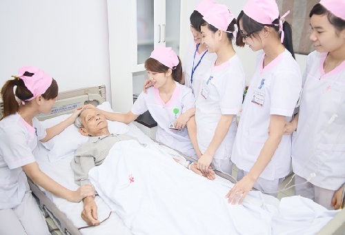 điều dưỡng viên có dễ xin việc.