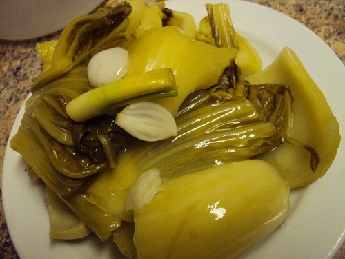 Dưa chua ăn nhiều sẽ gây ung thư gan.